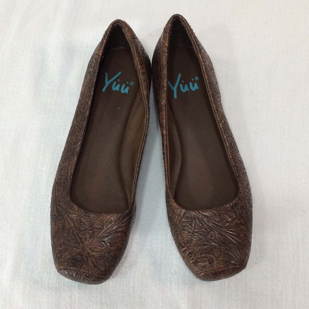 Yuu Womens Brown Floral Embossed Square‎ Toe Low Wedge Ballet Flats Slip On Sz 7